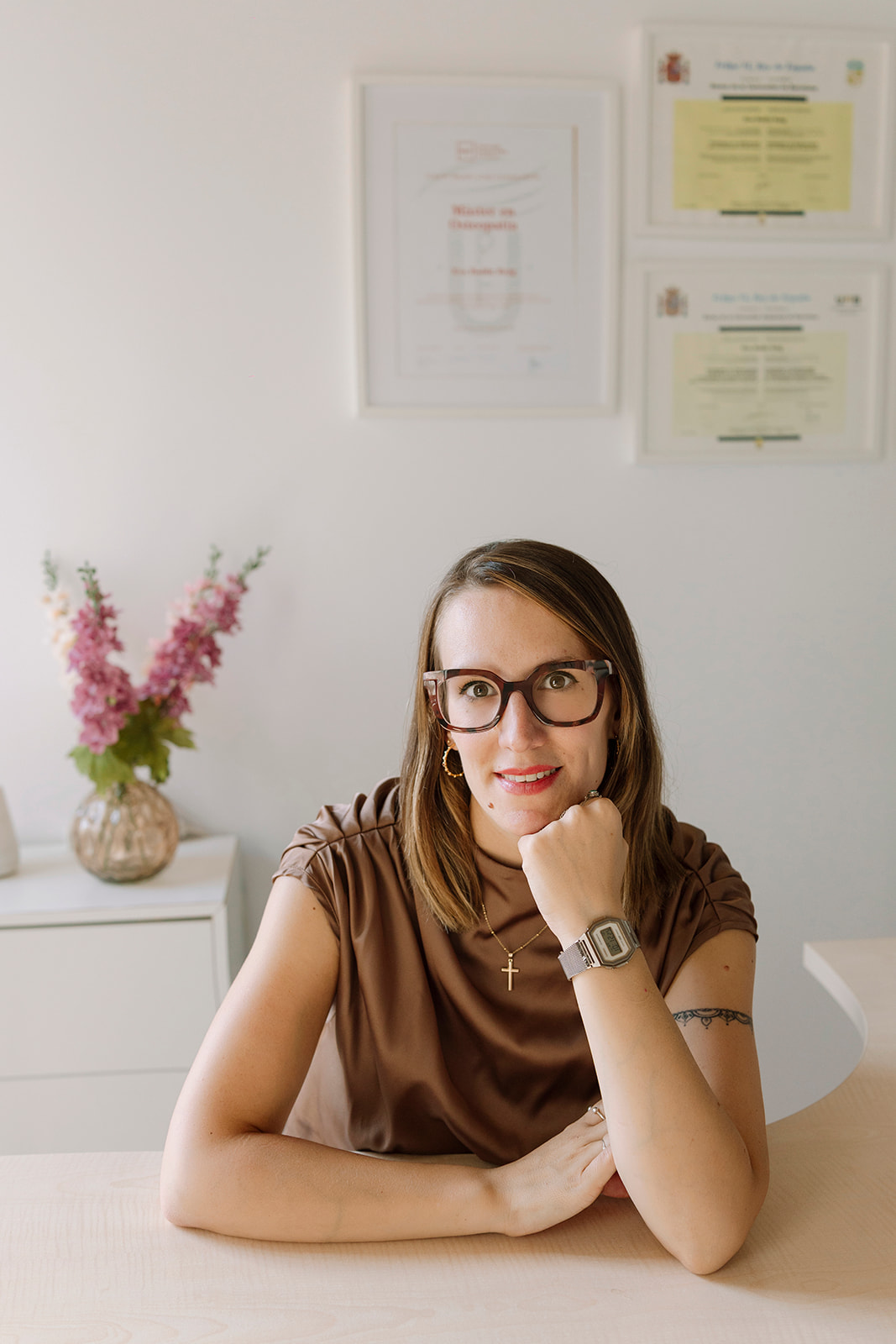 Profesional trabajando en la estrategia de su negocio